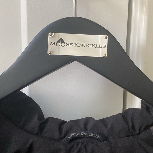 Moose Knuckles xs jacket. Fur hood liner is removable. - Picture 6 of 7